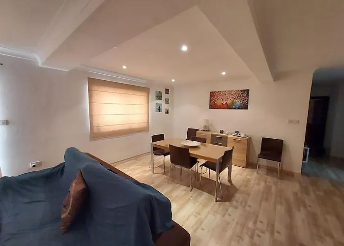 Two Bedroom Whole Apartment Close To The Sea