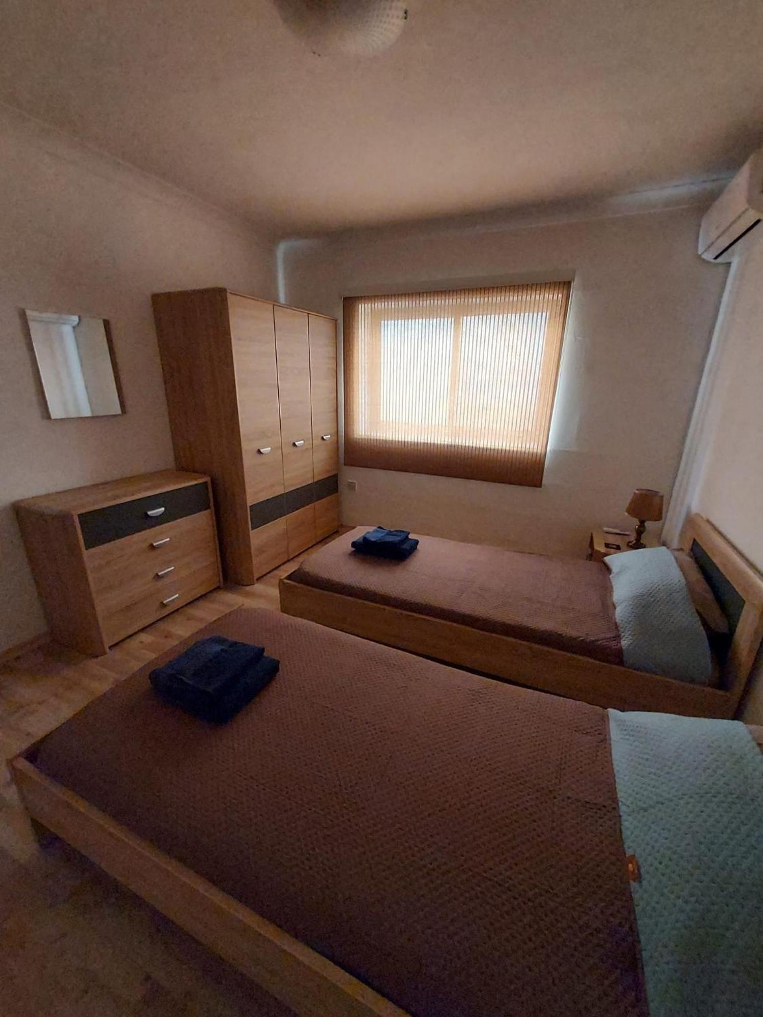 Two Bedroom Whole Close To The Sea