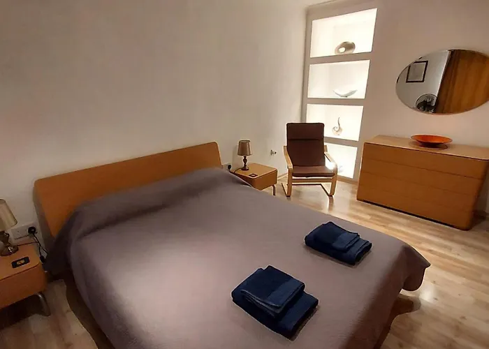 Two Bedroom Whole Apartment Close To The Sea